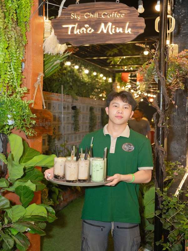 Đồng phục quán cafe Sky Chill Thảo Minh