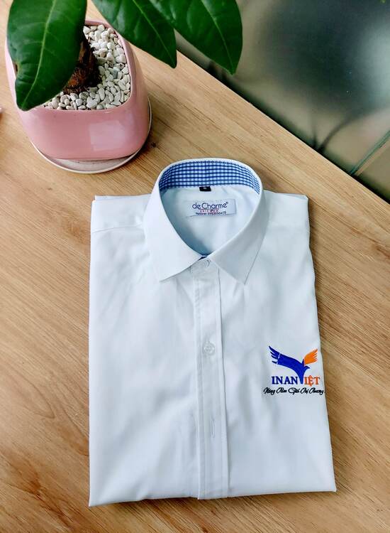 Áo sơ mi trắng đồng phục công ty De Charme Uniform sản xuất