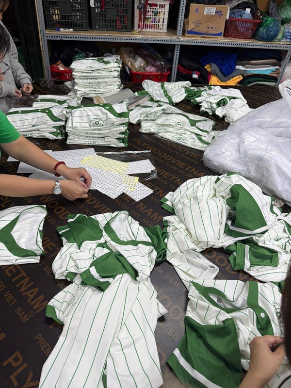 May áo thun đồng phục lớp cho lớp D9 THPT Trương Định