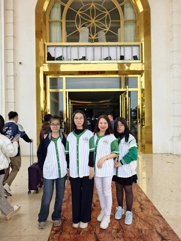 May áo thun đồng phục lớp cho lớp D9 THPT Trương Định