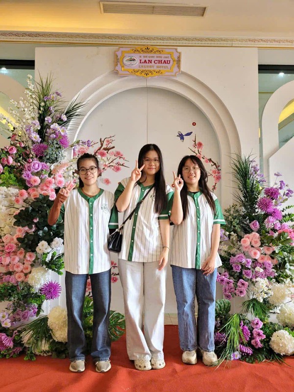 May áo thun đồng phục lớp cho lớp D9 THPT Trương Định