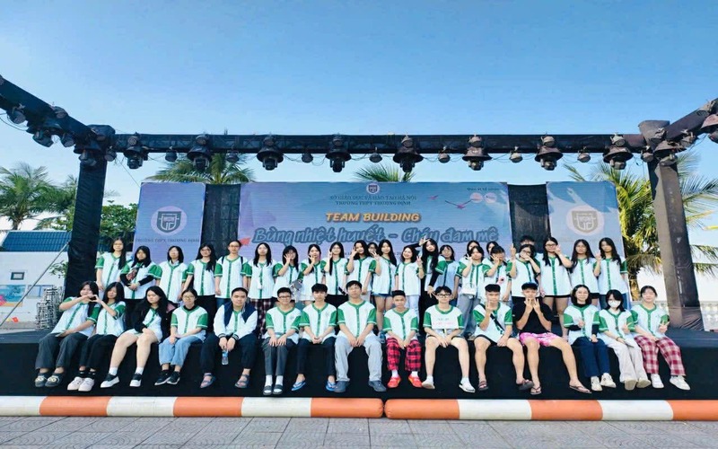 May áo thun đồng phục lớp cho lớp D9 THPT Trương Định